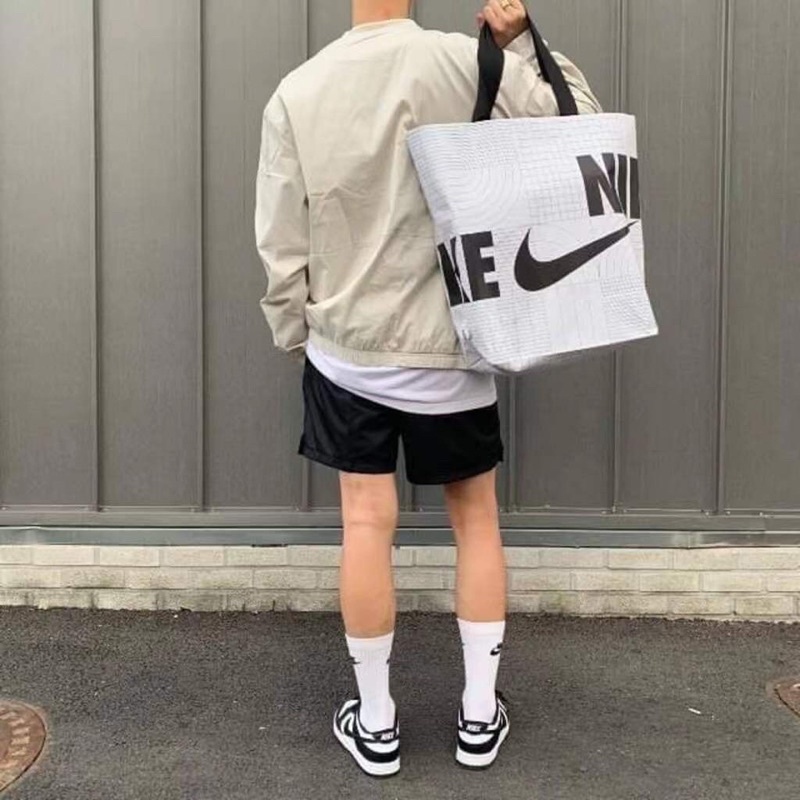 [พร้อมส่ง ของแท้100%] ถุง Shopping  Nike Reusable Shopping Bag สุดฮิตจากเกาหลี  [ลิขสิทธิ์แท้จากShop NIKE TH. ] ราคา ถูกที่สุด ดีลบีเคเค แกลเลอรีภาพที่ 2