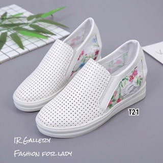 T21 รองเท้าผ้าใบฉลุลายแต่งผ้าลูกไม้ ส้นกันลื่น แมทซ์กับเสื้อผ้า