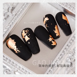 ศิลปะการทำเล็บด้วยฟอยล์สีทอง, ชิ้นส่วนฟอยล์สีทองและสีเงิน, น้ำยาทาเล็บเปลือกหอยลายดารา, สติกเกอร์ตกแต่งและเลื่อม