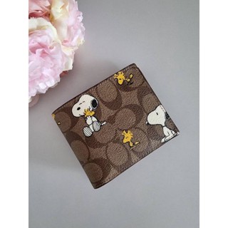 กระเป๋าสตางค์ชาย คอลเลคชั่นใหม่ล่าสุดของCOACH
 Coach X Peanuts 3 In 1 Wallet In Signature