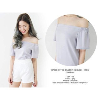 เสื้อเกาะบ่าจากร้าน Slyq สีเทา ใส่ครั้งเดียว ด้านหลังเป็นยางยืด