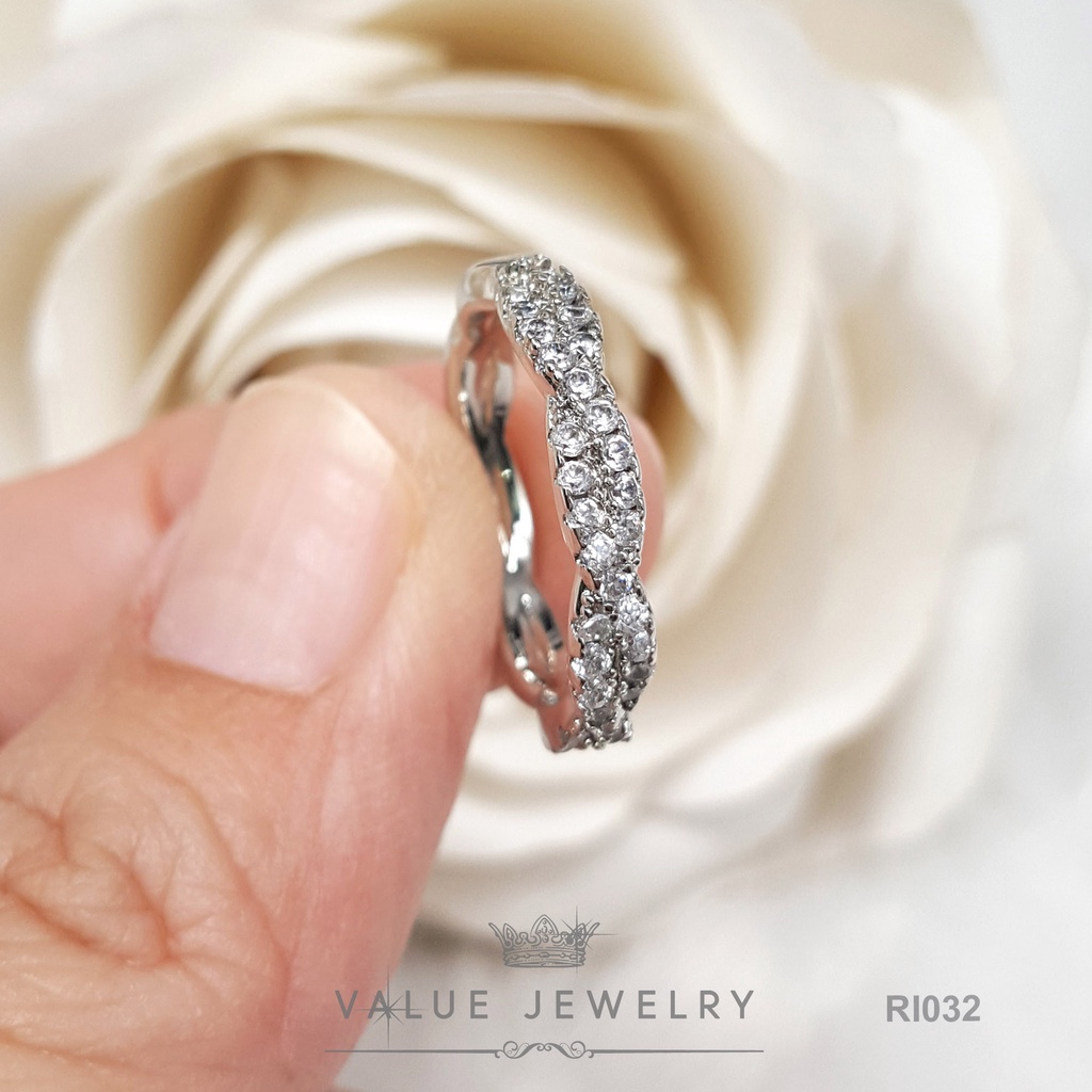แหวนเพชร ประดับคริสตัลแท้ ทรงเพชรกลม 2แถวลายสลับ ฝังครึ่งวง แหวนผู้หญิง แหวน เครื่องประดับ RI032 ValueJewelry - รูปที่ 2