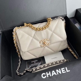 กระเป๋าChanel พร้อมกล่องแบรนด์ตามภาพ