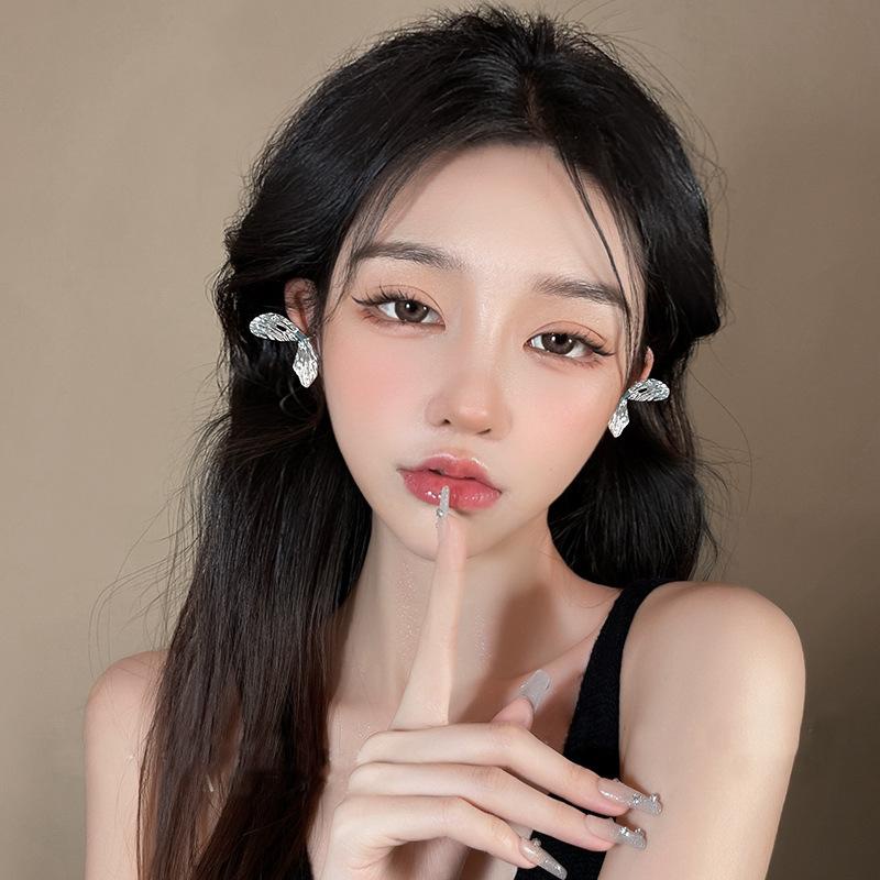 ต่างหูหนีบปีกแมลงปอเฉพาะหินเขียว(01คู่)บาท297