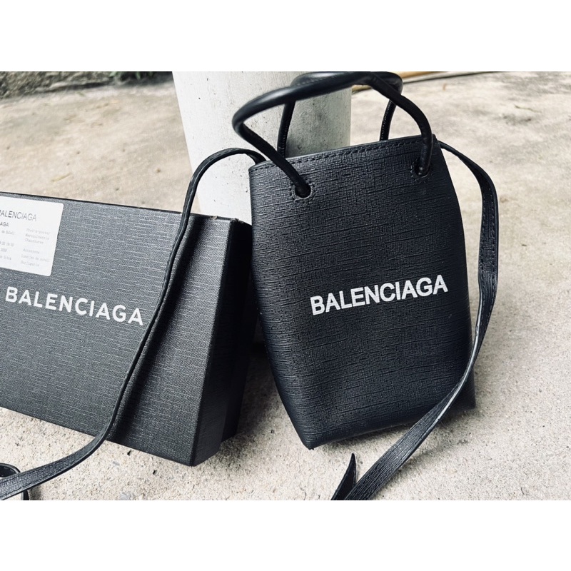 กระเป๋า Balenciaga สีดำ(จากเกาหลีนะคะ)มือสอง