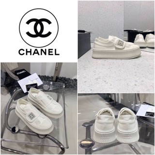 รองเท้าผ้าใบสีขาว Chanel