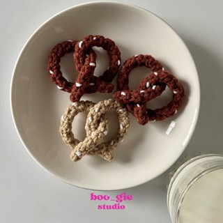 boo_giestudio - พวงกุญแจไหมพรม pretzel keyring🥨🥛hand made 100%