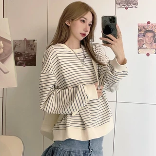 FASHION.61 เสื้อเเขนยาวคอกลมผู้หญิง เสื้อคลุมลายริ้ว รุ่น W6874