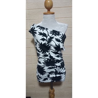 SJ79 แบรนด์แท้มือสอง CARILYN VAILE เสื้อคอปาด ขาวดำ ลายใบไม้ ผ้ายืด เนื้อดี