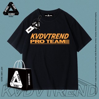 2023 เสื้อยืดแขนสั้นลําลอง ผ้าฝ้าย พิมพ์ลายโมโนแกรม KVDV ทรงหลวม สีพื้น สําหรับผู้ชาย และผู้หญิง