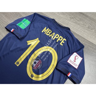 เสื้อฟุตบอล ทีมชาติ France Home ฝรั่งเศส เหย้า พร้อมเบอร์ชื่อ 10 MBAPPE และอาร์มฟุตบอลโลก ปี 2022