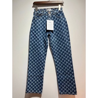 CHANEL PRINTED DENIM JEANS DARK BLUE AND BLUE กางเกงยีนส์ขากระบอก แบรนด์ชาแนล ผ้ายีนส์เดนิมพิมพ์ลาย ลายตารางไล่สีน้ำเงิน