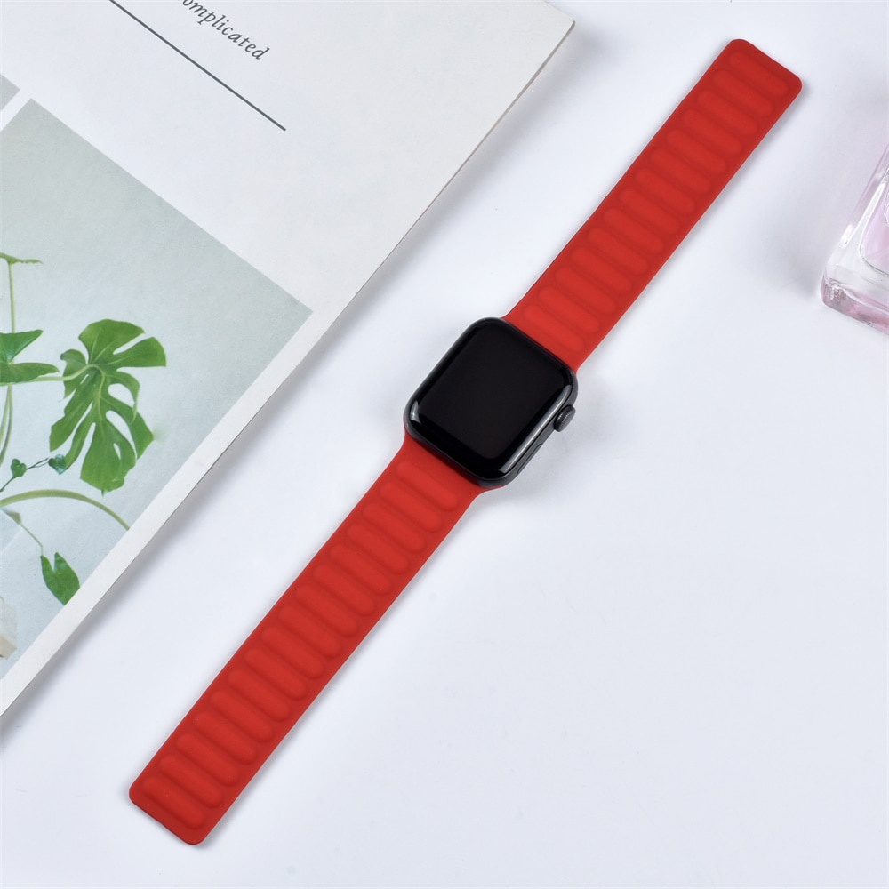 สายนาฬิกาข้อมือซิลิโคน แม่เหล็ก สําหรับ iWatch band 49 มม. 44 มม. 40 มม. 41 มม. iWatch series 8 ultra 7 6 SE 5 4 3 2 1 Sport Rubber bracelet 45 มม. 42 มม. 38 มม.