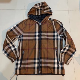 BURBERRY STANFORD REVERSIBLE WINDBREAKER HOODIE JACKET IN BROWN เสื้อฮู้ดดี้แจ็คเก็ต ผ้าไนล่อนกันลม เบอเบอรี่ ลายสก็อต