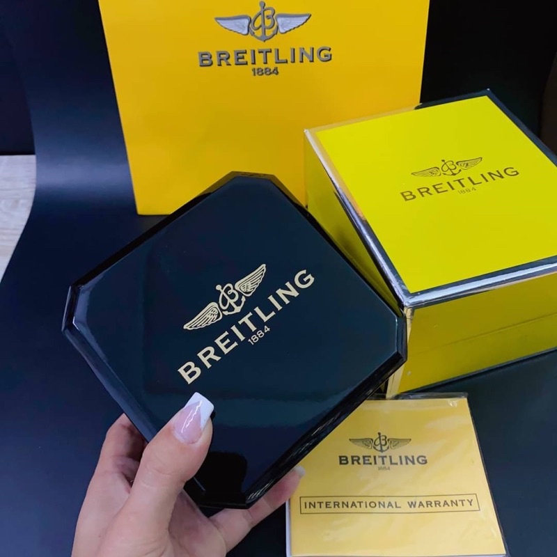 กล่องและอุปกรณ์ Breitling ครบชุด