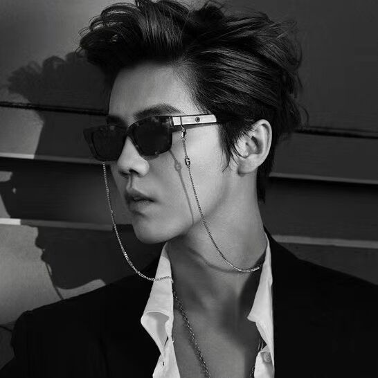[จัดส่งที่รวดเร็ว]แว่นแฟชั่น แว่นวินเทจ แว่นตาดารา แคชอาย hip-hop เรโทร แว่นกันแดด ทรงสี่เหลี่ยมผืนผ้า สไตล์เกาหลี