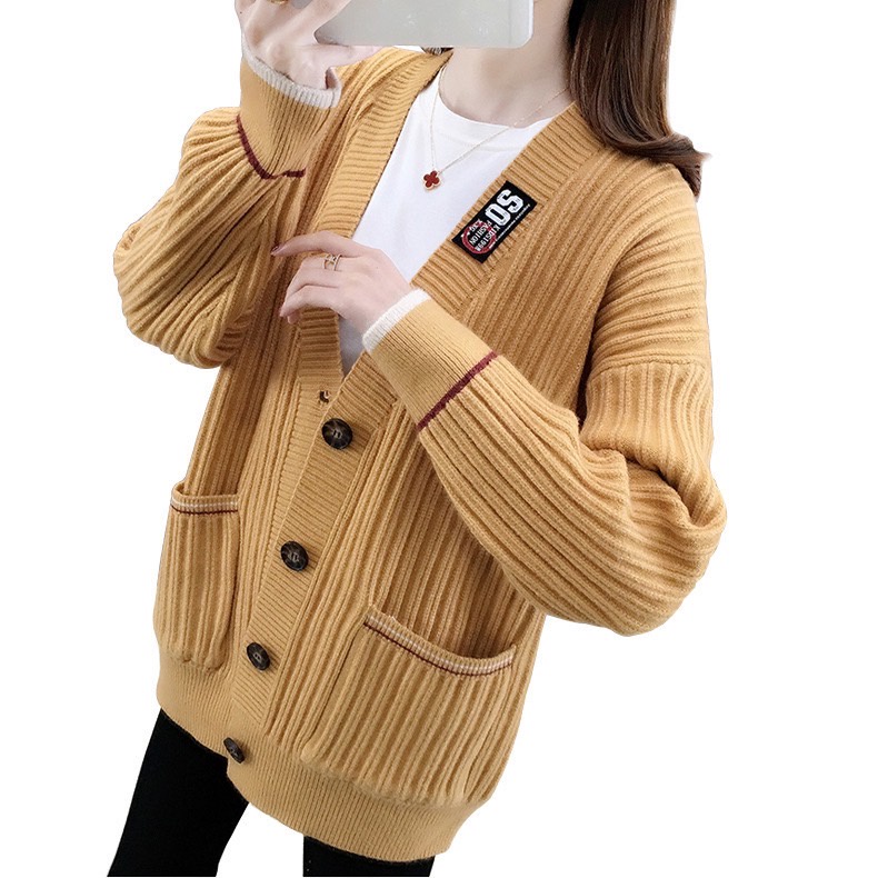 รุ่น-812ใหม่เสื้อไหมพรมแขนยาวกันหนาวผู้หญิงแบบคอวีกระดุมทรงหลวม มีกระเป๋าหน้า2ใบ สไตล์เกาหลี ผ้านุ่มสวมใส่สบาย พร้อมส่ง