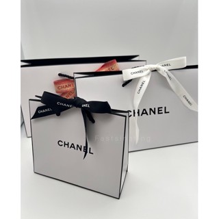 ถุงกระดาษหูหิ้ว Chanel กดเลือกขนาดได้ค่ะ ไม่มีริบบิ้นนะคะ