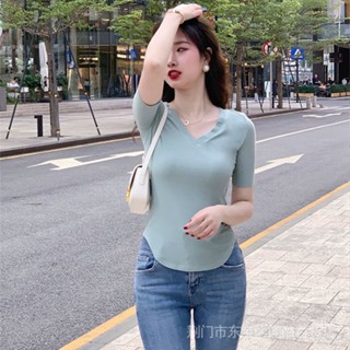 พร้อมส่ง เสื้อแขนสั้น คอวี สีขาว เข้ากับทุกการแต่งกาย สไตล์เรโทร สําหรับผู้หญิง