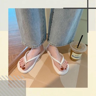 Monday2020 พร้อมส่งมากรองเท้าแตะแฟชั่น หูหนีบเก๋ๆ ใส่สะดวกสบาย เรียบๆแต่น่ารัก🧸น้อยแต่มาก เหมาะกับทุกวัย พื้นนิ่มสุดๆ🛍