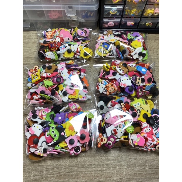 ตัวติดรองเท้าหัวโต jibbitz ขายส่ง 100 ตัวคละลาย