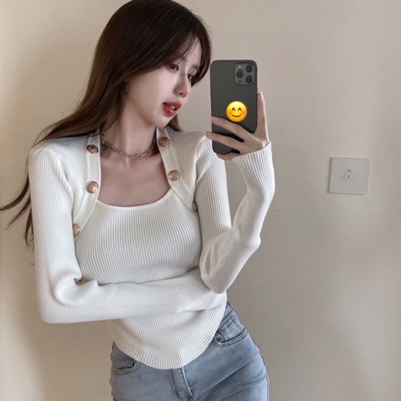 Lady_sakura✨1300-1/AH.E#เสื้อไหมพรมคอเหลี่ยแต่งกระดุมไหล่ ( 6 ) เม็ด#เสื้อครอปแขนยาวสไตล์เกาหลี