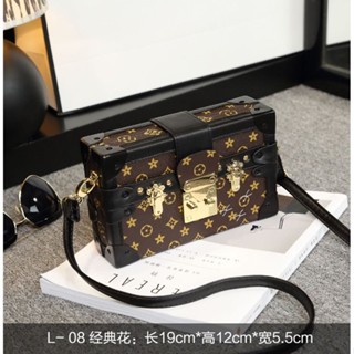 Ode to Joy Wang Ziwen พร้อมกล่องล็อคกระเป๋าหัวเข็มขัด crossbody กระเป๋าสี่เหลี่ยมขนาดเล็กสไตล์ย้อนยุคกระเป๋าผู้หญิงอังกฤ