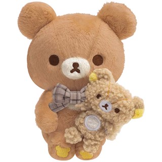 ตุ๊กตา Rilakkuma - Chairoikoguma and Doll แบบ Chairoikoguma ถือตุ๊กตา ขนาด 17 x 10 x 9.5 ซม.