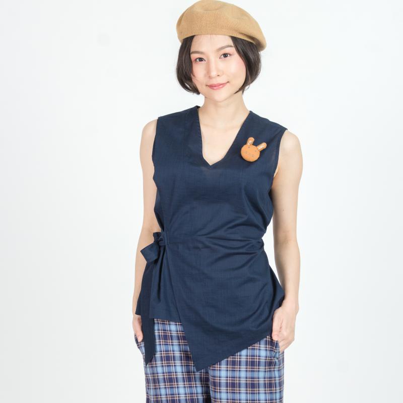 C&D เสื้อแขนกุด Cotton Blouse เสื้อเบลาส์ แขนกุดสีกรม เนื้อผ้าคอตตอน (CU9GNV)