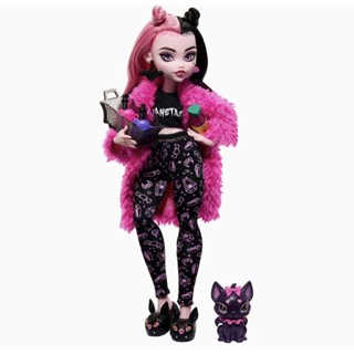 (ของแท้100%) Monster High Doll and Sleepover Accessories, Draculaura Doll Pet Bat Count Fabulous