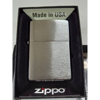 ZIPPO  200 BRUSHED CHROME  สีเงิน ผิวโครเมี่ยมขัดด้าน ลายเรียบ ของใหม่ไม่ผ่านการใช้งาน  มาพร้อมกล่อง  รับประกันของแท้