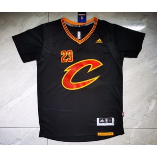 Cleveland Cavaliers ปี 2015 สําหรับผู้ชาย #เสื้อกีฬาบาสเก็ตบอล แขนสั้น ปักลายโลโก้ LeBron James C สีดํา สไตล์เรโทร 23