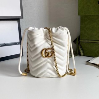 iar Gucci New GG Marmont กระเป๋าสะพายไหล่ Mini Bucket Chain Bag Strap And Drawstring Closure Crossbody Bag