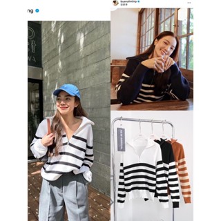 เสื้อไหมพรมทอแน่น เนื้อนุ่ม ใส่สบาย ยืดหยุ่นได้สูง ดีเทลแต่งซิปครึ่งตัวปรับรูดลงได้ หรือรูดขึ้นเป็นเสื้อทรงคอเต๋าได้