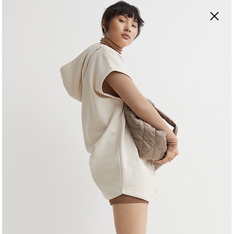 ส่งต่อ -NEW- H&M light beige sleeveless hoodies