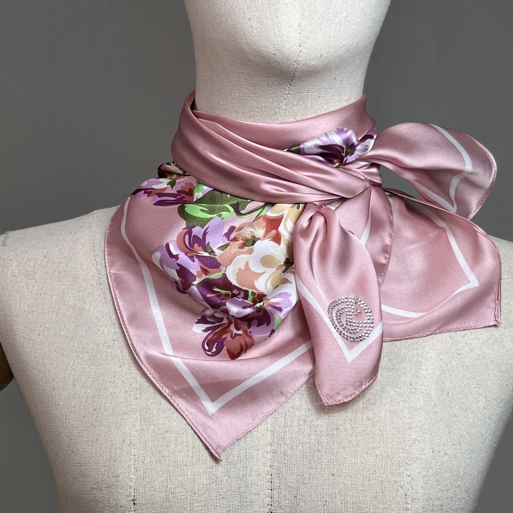 L'Officiel SCARF ผ้าพันคอลอฟฟิเซียล ผ้าพันคอ ลายกราฟฟิก สีชมพู (FL5MLP)