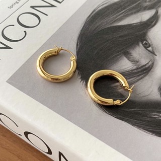 LAC.COLLECTION -Classic Hoop Earrings / ต่างหูห่วงรุ่นคลาสสิกสีทอง ขนาด 2.4cm.