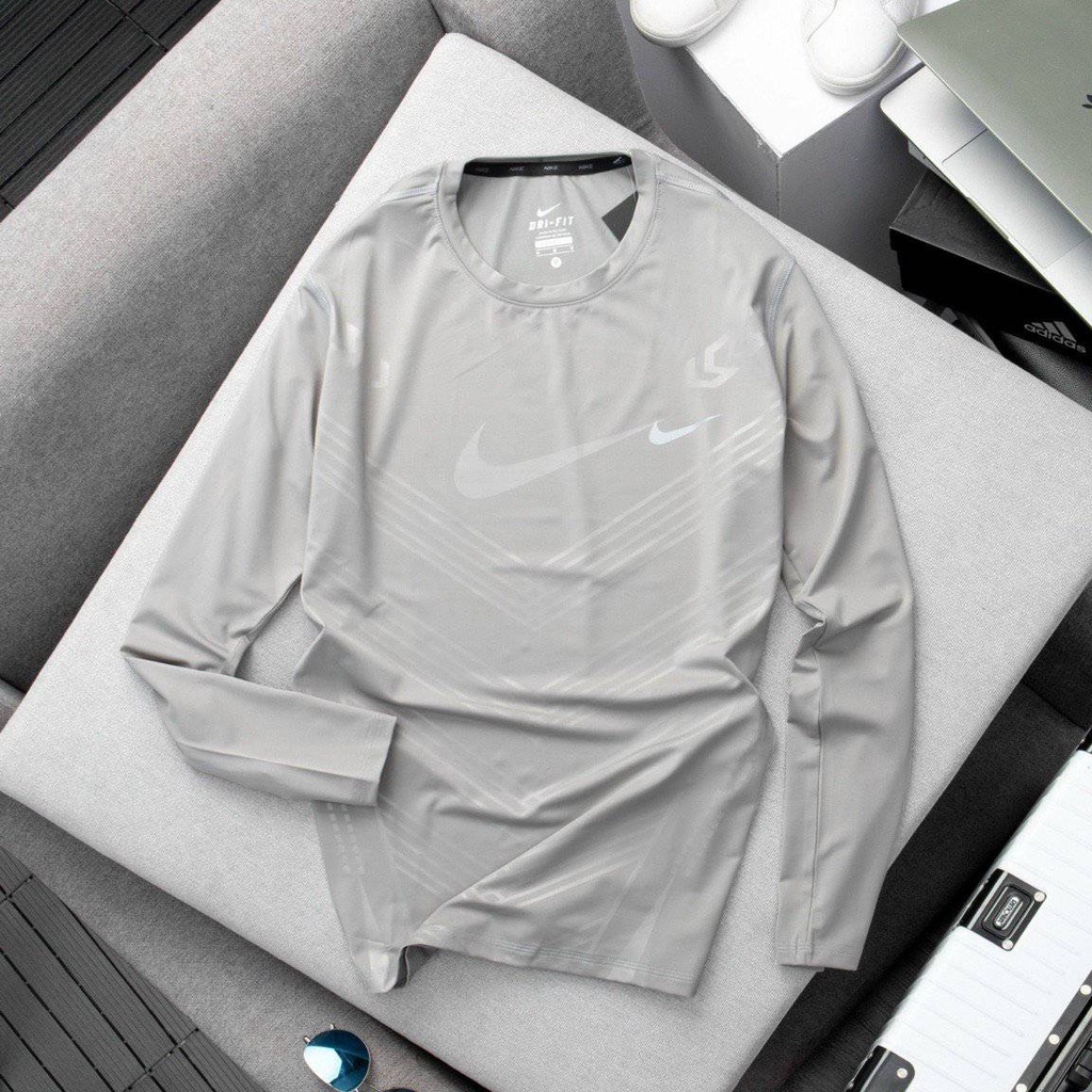 เสื้อผ้ากีฬา แขนยาว คอกลม ใส่ออกกำลังกาย ราคาถูก คุณภาพดี ของมีพร้อมส่ง