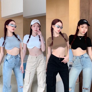 Nudeaholic🌈 **งดเปลี่ยนหรือคืน New top เสื้อครอปแขนสั้นรุ่นใหม่ ขอบชายหยักเว้าด้านหน้า งานผ้ายืดริบร่องอย่างดี TT LSP