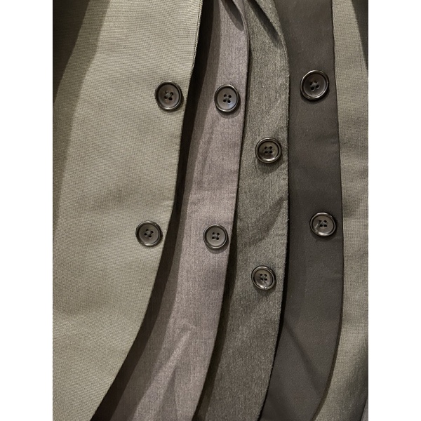 สูทสีเทาทรงบอส Suite Morgan Homme Le Suit จาก 6,800.- สูทชายเข้าชุด ของแท้มือสองสภาพ 100%  เทา กรม เ