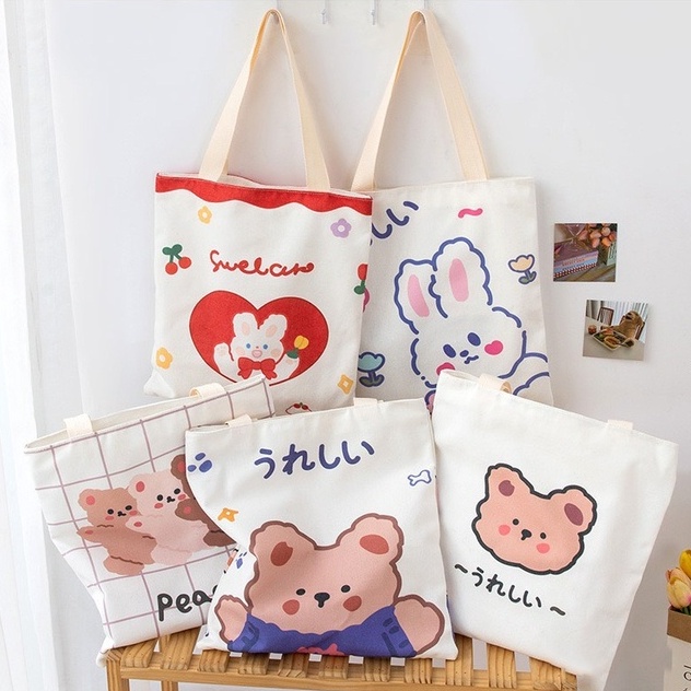 (SALE ถูกมาก) พร้อมส่งในไทย ส่งไว มี15ลาย กระเป๋าผ้า แคนวาส ลายการ์ตูน มีลาย2ด้าน กระเป๋าถือ สไตล์เกาหลี ใส่A4ได้