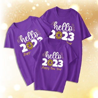 เสื้อยืด 1pc Hello 2023 Happy New Year Purple Family Tshirt Father Mother Daughter Son Matching Tshirt Tops Christmas