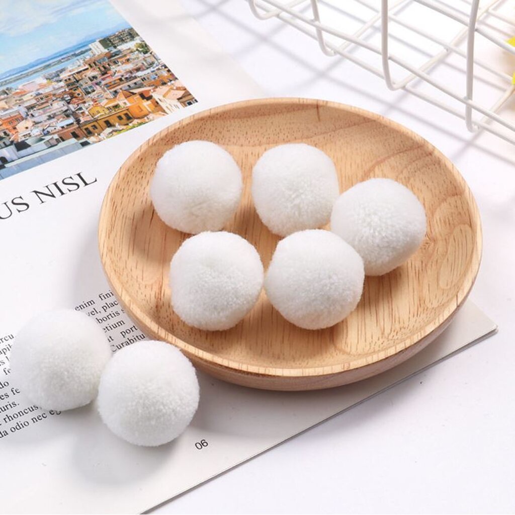 ปอมปอม ปอมปอมตกแต่ง ปอมปอมไหมพรม ขนาด 3 ซม. สีขาว (1โหล/12ลูก)