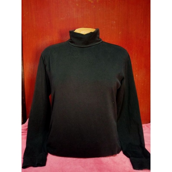 เสื้อคอเต่ายูนิโคล่150บาท