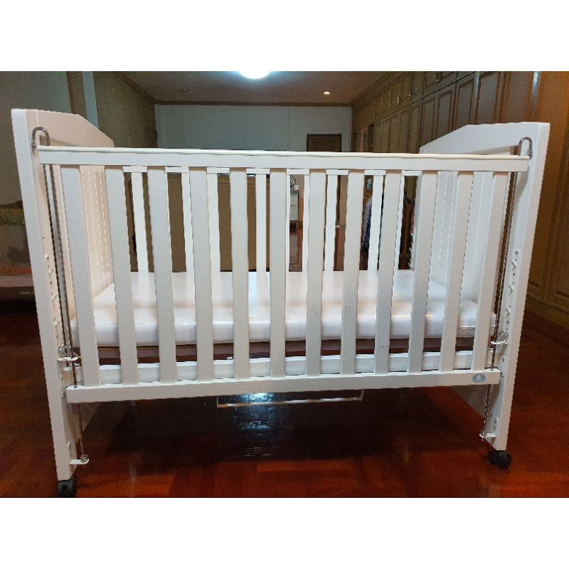 เตียงเด็กอ่อน kitso มือสอง สภาพดี