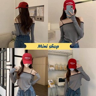 Mini shop🌸พร้อมส่ง🌸  (56086) เสื้อเปิดไหล่ ไหมพรม ลายตารางเล็กผ้าพริ้กใส่สบายคิ้วมาก