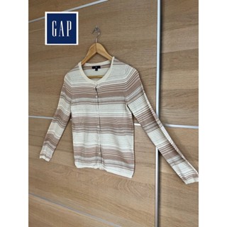 GAP x ไหมพรม x size S ผ้าดี อก 32 ยาว 22 ❌ตำหนิรอยเปื้อนเเขนซ้ายหลังค่ะ • Code : 387(11)