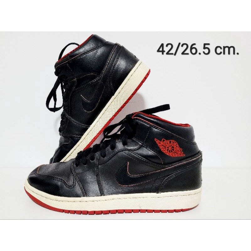 รองเท้ามือสอง Nike air jordan1 retro mid black red white