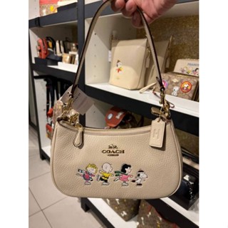 🥰รุ่นใหม่ Collection SNOOPYNEW Coach  X Peanuts Teri Shoulder Bag With Snoopy And Friends Motif