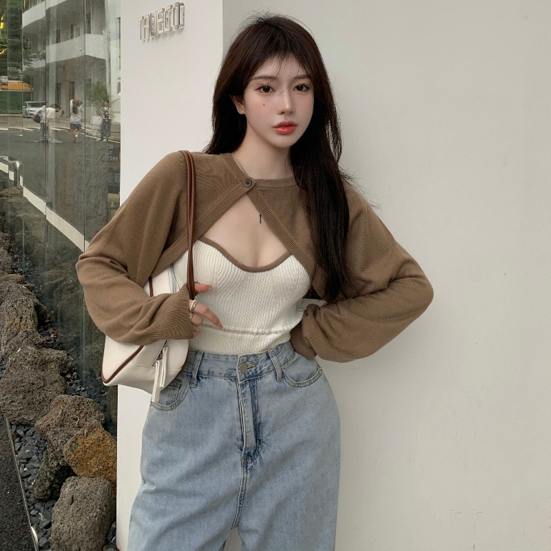 เสื้อครอปสายเดี่ยว พร้อมส่งจากไทย